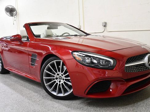 Used 2019 Mercedes-Benz SL 550 image 2