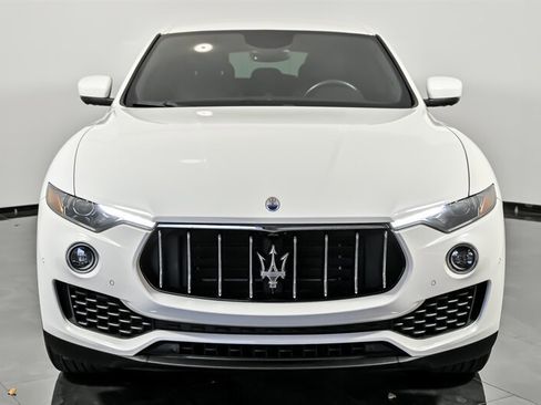 Used 2018 Maserati Levante image 4