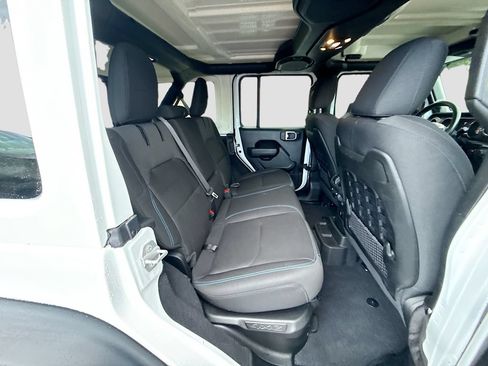 Used 2022 Jeep Wrangler Unlimited Rubicon 4xe AWD/4WD image 33