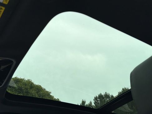 Used 2026 Land Rover Range Rover Velar Dynamic SE image 15