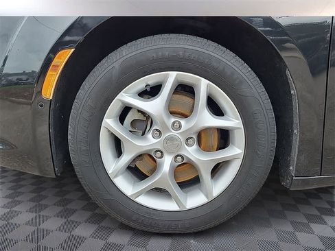 Used 2019 Chrysler Pacifica Touring-L Plus w/ Advanced Safetytec Group image 8