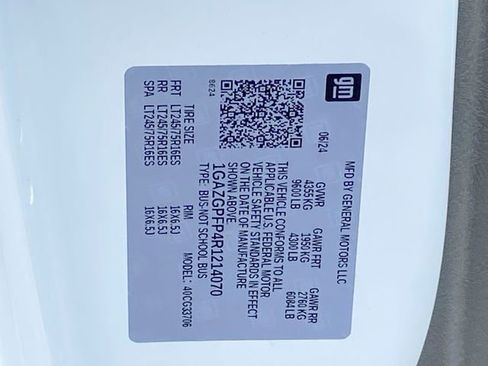 Certified 2024 Chevrolet Express 3500 LT w/ LT Preferred Equipment Group image 33