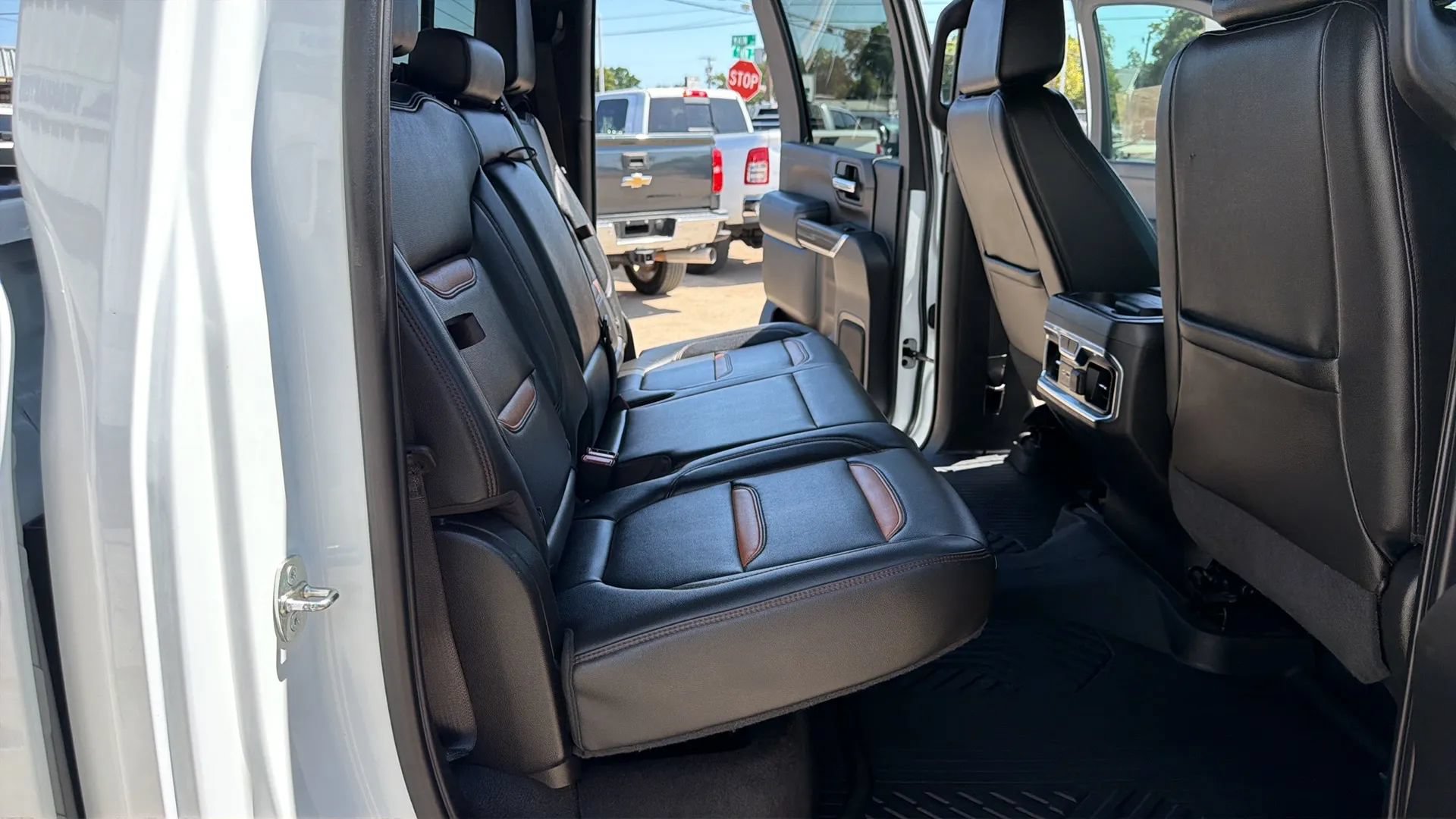 Used 2020 GMC Sierra 2500 AT4 w/ Technology Package AWD/4WD image 13