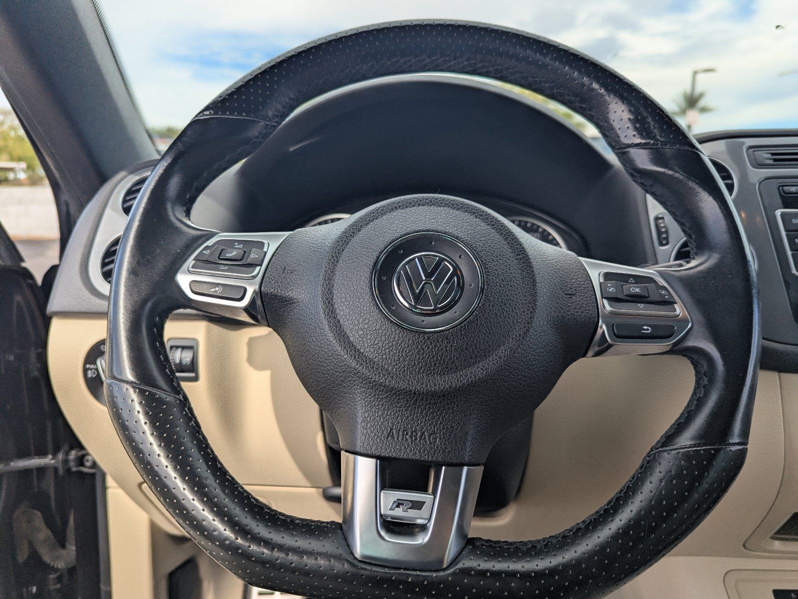 Used 2015 Volkswagen Tiguan R-Line AWD/4WD image 30