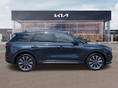 Used 2020 Lincoln Corsair Reserve w/ Elements Package FWD image 3