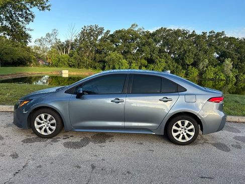 Used 2023 Toyota Corolla LE FWD image 3
