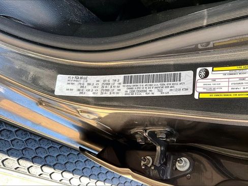 Used 2019 RAM 1500 Laramie image 32