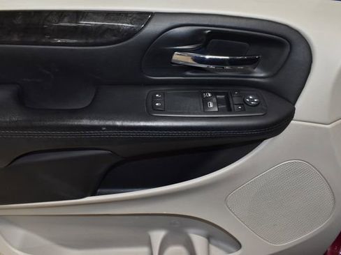Used 2016 Dodge Grand Caravan American Value Package w/ UConnect Hands-Free Group FWD image 22