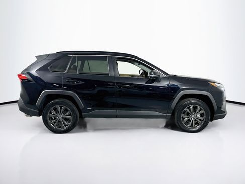 Used 2022 Toyota RAV4 XLE Premium AWD/4WD image 4