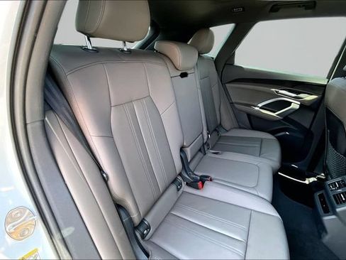 Used 2025 Audi Q5 Premium w/ Convenience Package AWD/4WD image 29