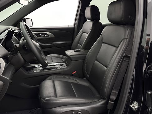 Used 2023 Chevrolet Traverse LT FWD image 14