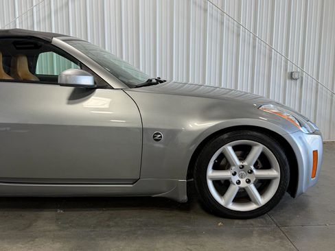 Used 2004 Nissan 350Z Touring RWD image 31