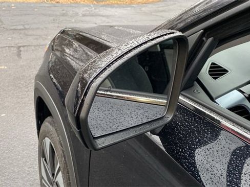 New 2026 Volkswagen Taos SE image 21