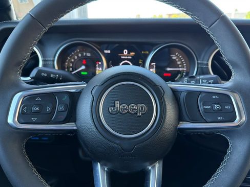 Used 2023 Jeep Wrangler Unlimited Sahara AWD/4WD image 27