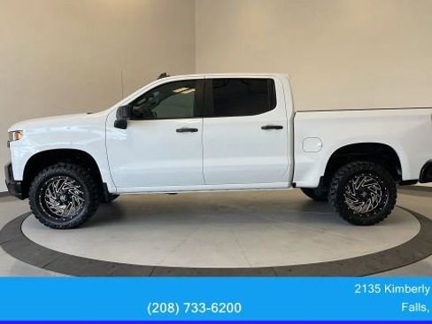 Used 2021 Chevrolet Silverado 1500 Custom Trail Boss w/ LPO, Dark Essentials Package image 4