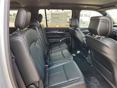 New 2024 Jeep Wagoneer 4WD w/ Premium Group I image 13