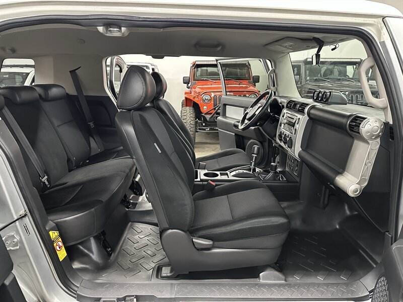 Used 2007 Toyota FJ Cruiser 4WD w/ Upgrade Pkg 2 image 15
