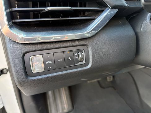 Used 2024 GMC Acadia Elevation image 23