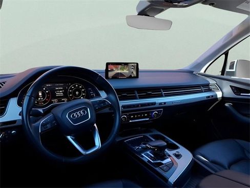 Used 2018 Audi Q7 3.0T Prestige image 9
