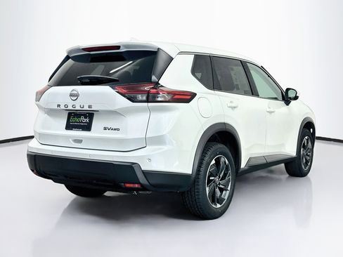 Used 2024 Nissan Rogue SV AWD/4WD image 9