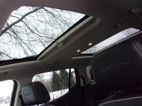 Used 2021 GMC Acadia Denali w/ Denali Ultimate Package image 9