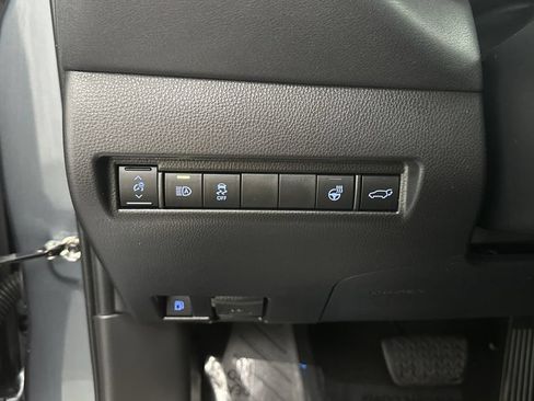 Certified 2021 Toyota Venza XLE w/ Softex Package AWD/4WD image 29