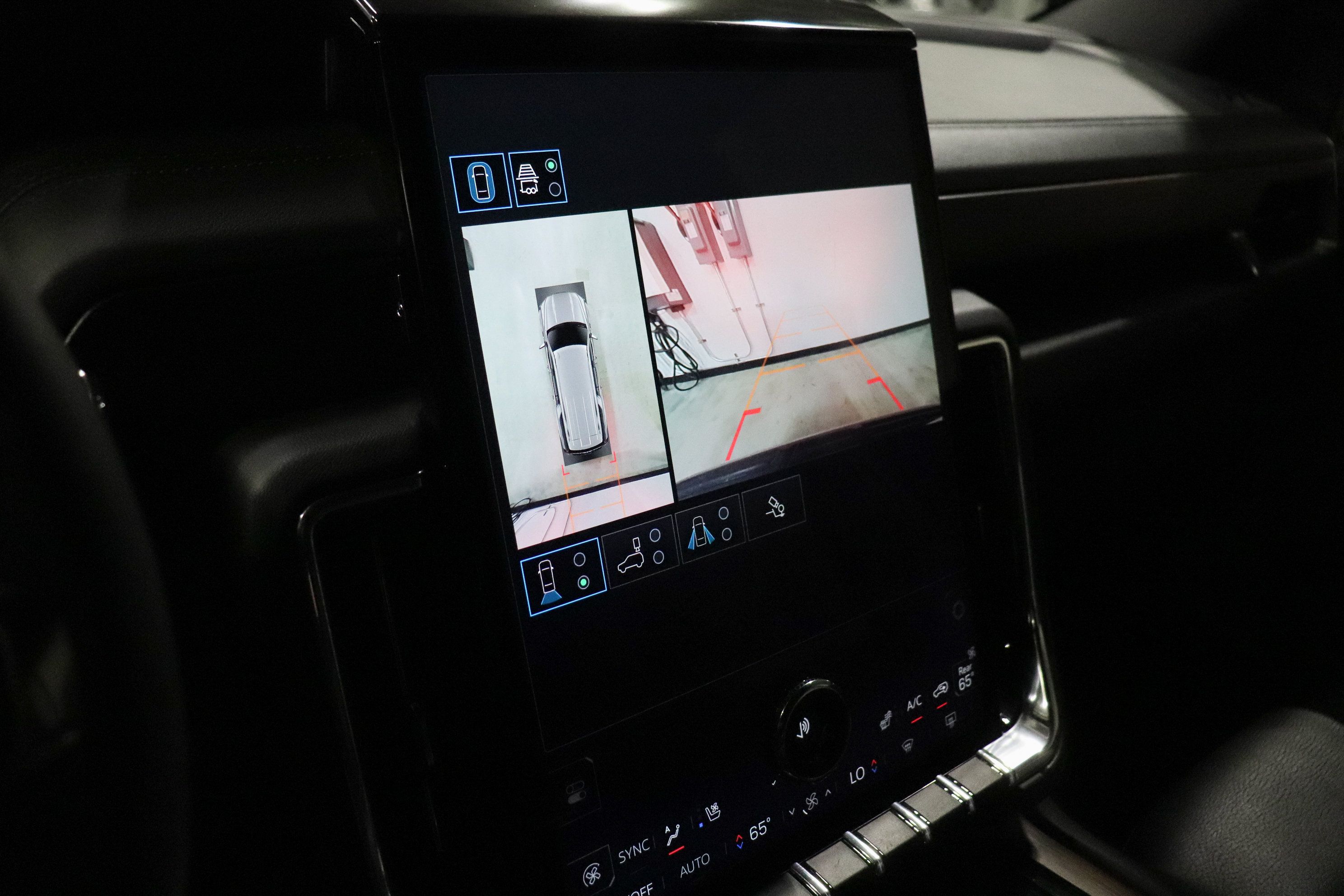 Used 2025 GMC Yukon XL Denali AWD/4WD image 33