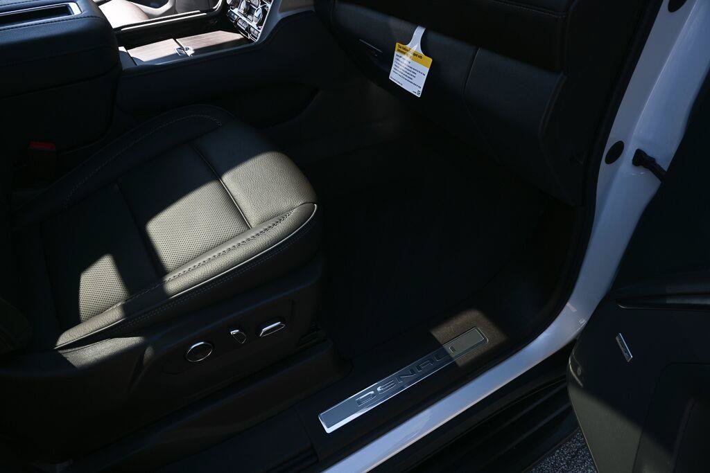 Used 2021 GMC Yukon Denali AWD/4WD image 18