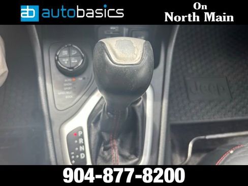 Used 2015 Jeep Cherokee Trailhawk w/ Comfort/Convenience Group AWD/4WD image 31