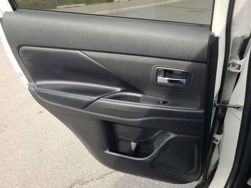 Used 2019 Mitsubishi Outlander SEL AWD/4WD image 27
