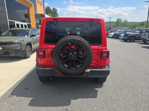 Certified 2025 Jeep Wrangler Unlimited Sahara AWD/4WD image 6