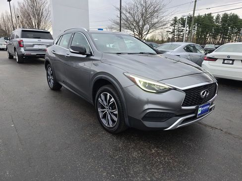 Used 2018 INFINITI QX30 Premium w/ Cargo Package image 10