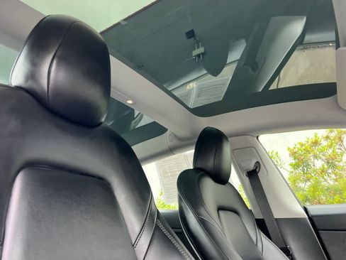 Used 2021 Tesla Model 3 Long Range AWD/4WD image 16