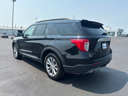 Used 2023 Ford Explorer XLT w/ Equipment Group 202A AWD/4WD image 2