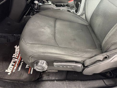 Used 2022 Jeep Wrangler Unlimited Sahara image 11