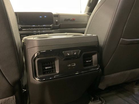 Used 2024 Chevrolet Silverado 2500 ZR2 w/ Technology Package image 32