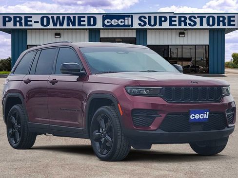 Used 2023 Jeep Grand Cherokee Altitude RWD image 1