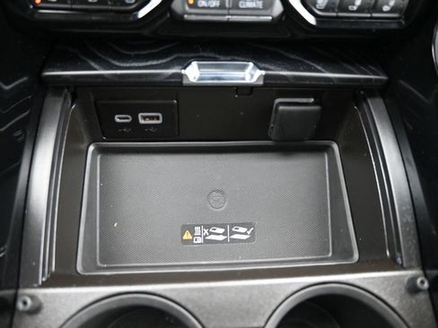 Used 2024 GMC Yukon XL Denali w/ Advanced Technology Package image 18