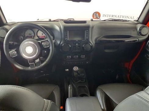 Used 2017 Jeep Wrangler Unlimited Sahara AWD/4WD image 12