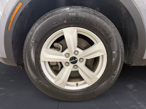 Used 2023 Kia Sorento LX image 10