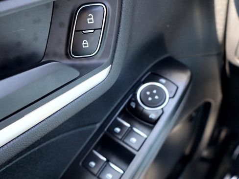 Used 2022 Ford Escape SE image 12