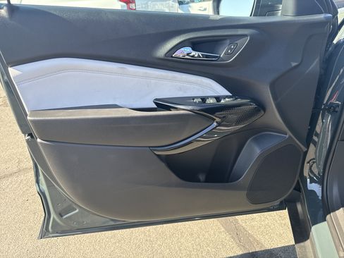 New 2026 Chevrolet Trax LT w/ LT Convenience Package FWD image 9