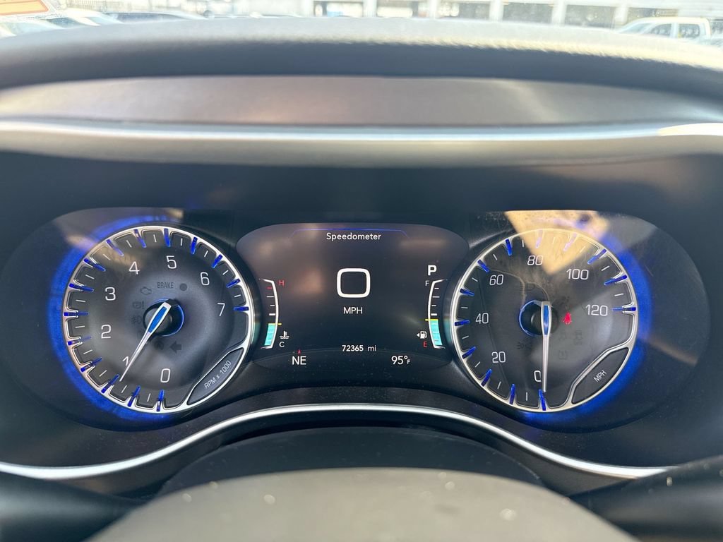 Used 2024 Chrysler Pacifica Touring-L FWD image 16