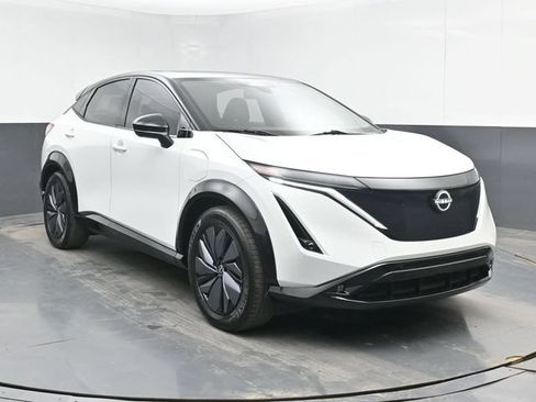 Used 2023 Nissan Ariya AWD image 2