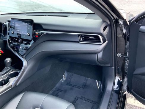 Used 2023 Toyota Camry SE image 18