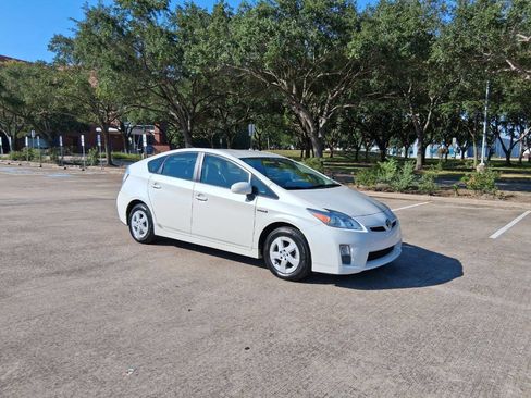 Used 2011 Toyota Prius Three w/ Navigation Pkg image 2