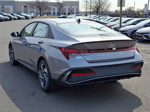 Certified 2025 Hyundai Elantra Sport FWD image 4