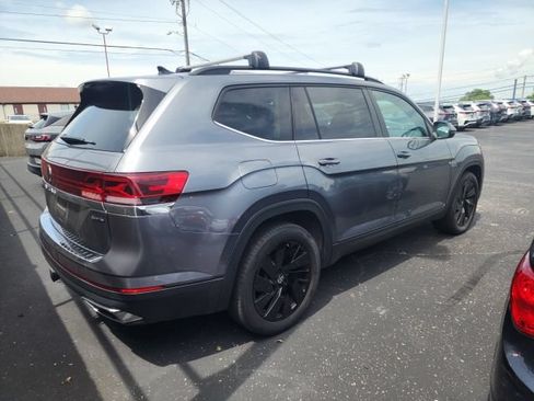Used 2024 Volkswagen Atlas SE AWD/4WD image 35