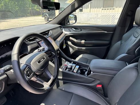 New 2025 Jeep Grand Cherokee Overland w/ Adv Protech Group III image 2