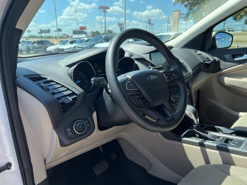 Used 2018 Ford Escape SE w/ Ford Safe & Smart Package FWD image 12